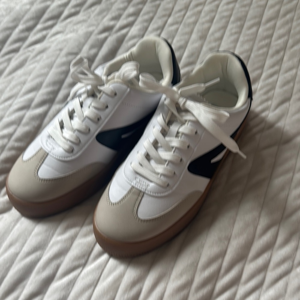 NWT Dolce Vita Classic White, Black and Tan Sneakers